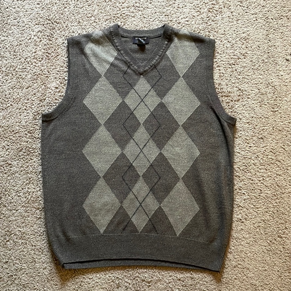 Dockers L brown sweater vest for library in the woods vibes!!